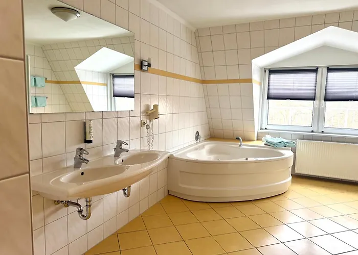 Hotel Bernsteinsee 3*